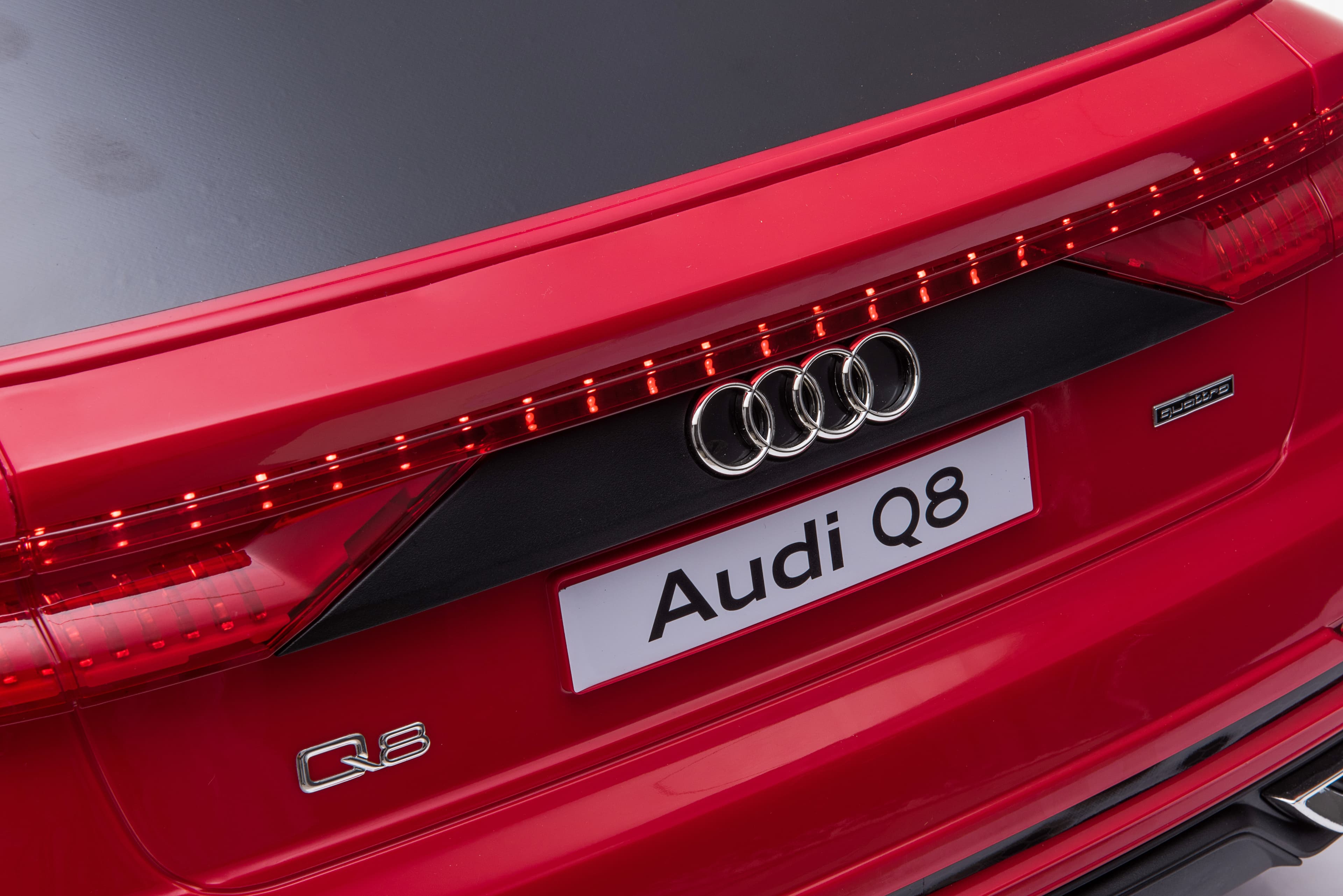 Dječiji električni automobil Audi Q8 crveni - slika 7
